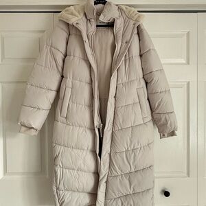 Hollister Cream Puffer Jacket - Worn once, Mediun